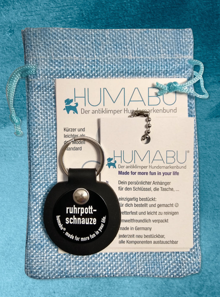 Humabu Geschenkset – zwei Hundemarken mit persönlicher Gravur als Schlüsselanhänger