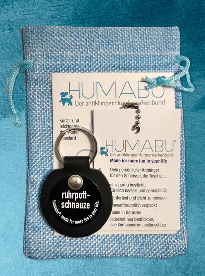 Humabu Geschenkset – zwei Hundemarken mit persönlicher Gravur als Schlüsselanhänger