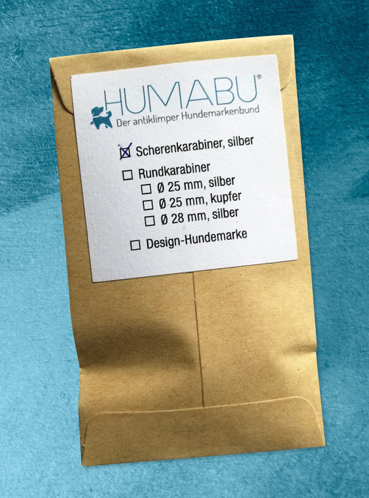 Humabu, der antiklimper Hundemarkenbund, Scherenkarabiner, Hundemarke klapperfrei, Hundemarkentasche wetterfest