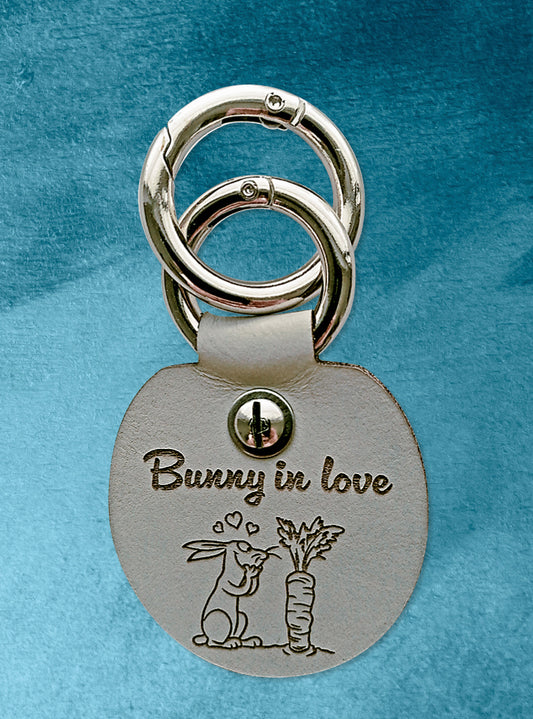 Humabu, der antiklimper Hundemarkenbund, for you Bunny in love, Hundemarke klapperfrei, Hundemarkentasche wetterfest